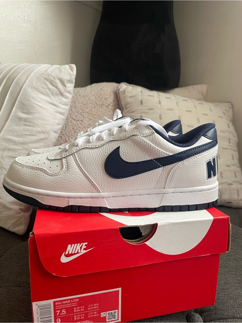 Nike Big Low Men's White and Navy Low-Top Athletic Shoes